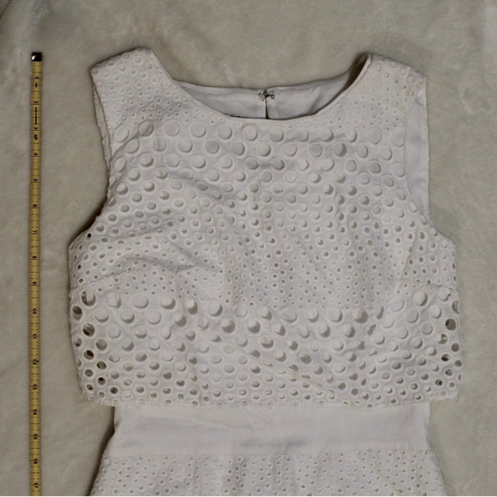KAY UNGER size 2 White Eyelet A-line Dress - Picture 7 of 9